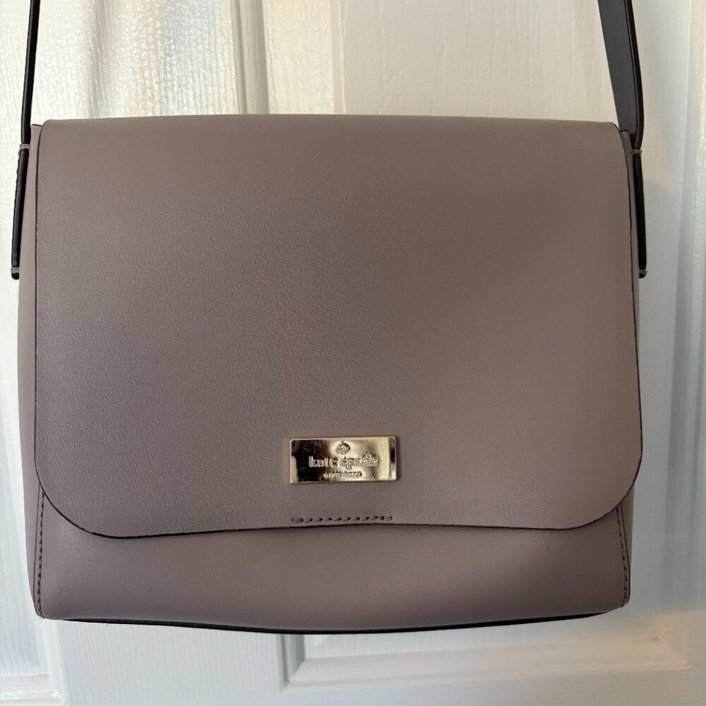 Kate Spade Grey Shoulder Bag with Magnet Flap Closure